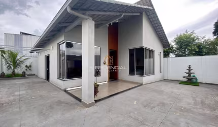 CASA À VENDA NO BAIRRO SÃO JOSÉ - Charme e Comodidade em Porteira Fechada!