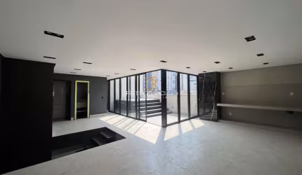 COBERTURA À VENDA NO CENTRO