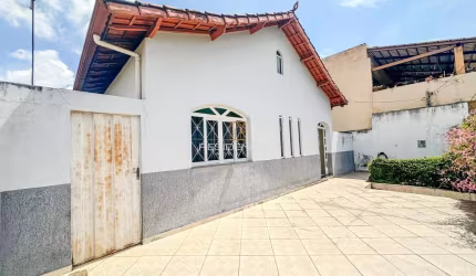CASA À VENDA NO BAIRRO SANTA MARTA