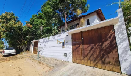Casa mobiliada com 04 quartos á 700 metros da praia em Porto Seguro!
