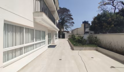 Lindo apartamento pronto pra morar. Sala espaçosa com terraço compartilhado com um dos quartos.  Cozinha e lavanderia integrada com um banheiro social.  Com duas vagas na garagem.