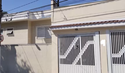Casa térrea com 240 mts² de área construída, terreno de 8mt x 20mt, sendo 3 dormitórios, 1 suite, 2 banheiros com chuveiro a gás, sala ampla, cozinha com gás encanado, corredor lateral, quintal de fun