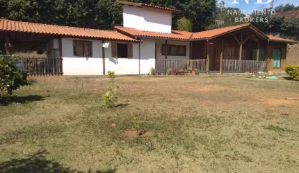 Granja a VENDA em Simão Pereira com 1308 m² composta por 03 suítes, 03 salas: