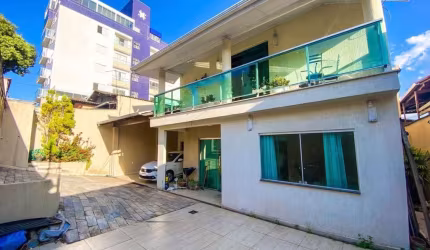 Casa com 4 quartos à venda em Contagem