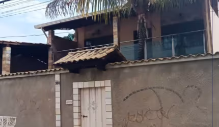 Casa com 6 quartos à venda em Contagem