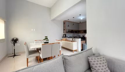 Casa com três dormitórios em Santa Bárbara D'oeste