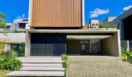 Casa a Venda no Condomínio Alphaville II no bairro Urbanova  - SJC