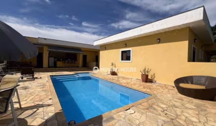 Casa à Venda Condomínio Clube de Campo Valinhos - Valinhos/SP