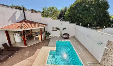 Casa à Venda no Bairro Lenheiro - Valinhos/SP