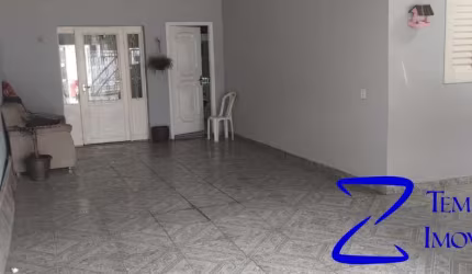 CASA A VENDA NO BAIRRO N. APARECIDA C/ 2 QUARTOS QUINTAL VAGA P/ 3 VEICULOS E EDICULA COMPLETA NOS FUNDOS.