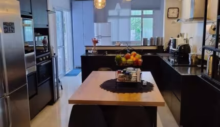 Casa com 3 quartos à venda na Rua Heriberto Hulse, 4530, Serraria, São José por R$ 1.590.000