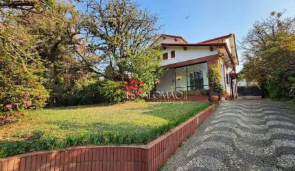 Charmosa Residência com originalidade única à Venda em um bairro planejado com suas belas praças! ????