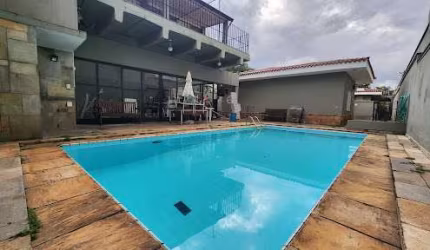 Casa Clássica Luxuosa à Venda – Conforto, Elegância e Solidez no Melhor Ponto da Rua