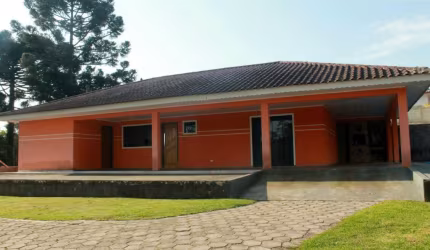 Linda casa térrea com piscina em Mandirituba