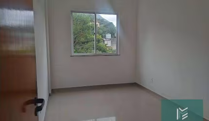 Apartamento com 2 dormitórios à venda, 75 m² por R$ 325.000,00 - Vale do Paraíso - Teresópolis/RJ