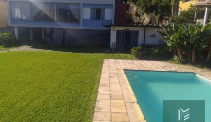 Casa com 4 dormitórios à venda, 161 m² por R$ 1.200.000,00 - Carlos Guinle - Teresópolis/RJ