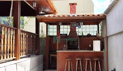 Casa com 4 dormitórios à venda, 101 m² por R$ 1.000.000 - Várzea - Teresópolis/RJ