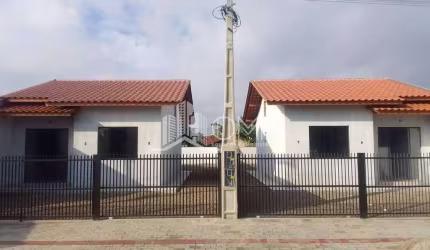 CASA COM AMPLO QUINTAL PERTO DA PRAIA EM BARRA VELHA