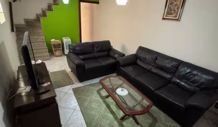 Sobrado no Jardim Santa Maria com 3 dormitórios e 2 vagas