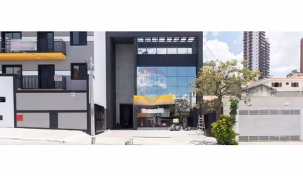 Prédio Comercial Moderno em Água Fria, SP'
