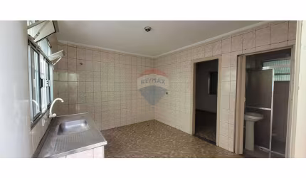 Casa de 2 cômodos  para alugar na Vila Maria