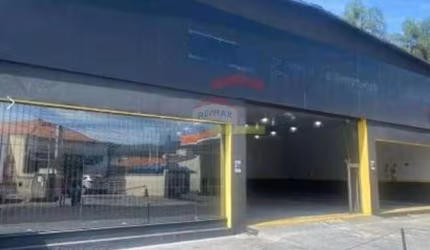 'Galpão Comercial Moderno em Localização Estratégica'