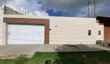 Excelente casa térrea, com piscina e churrasqueira, próxima a praia - Atalaia Nova