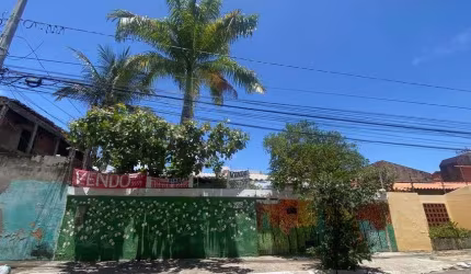 Casa ampla na Atalaia, frente leste, medindo 12m x 33m
