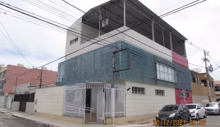 Prédio comercial de esquina, com elevador, térreo + 2 andares