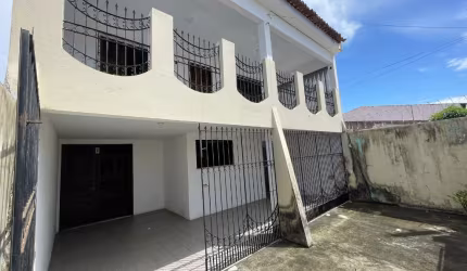 Casa duplex, 8 x 25 - 5 quartos e 3 vagas - Hermes Pereira - Barra do Ceará