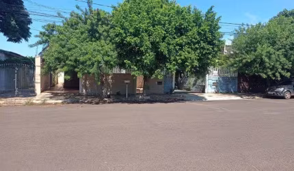 2 Casas térreas - Terreno 810 m²