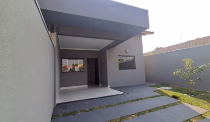 Casa com excelente acabamento com 82 metros construídos com 2 quartos sendo 1 suite