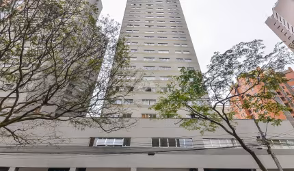 Apartamento com excelente localização da Rua Padre Anchieta, no bairro Bigorrilho.