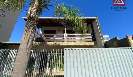 Casa mobiliada com 4 dormitórios, sendo 1 suíte à venda, 210 m² por R$ 1.290.000 - Vila Nova - Blumenau/SC