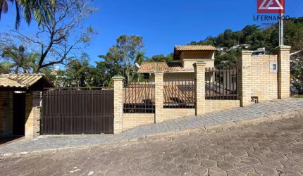Casa mobiliada com 4 dormitórios, sendo 2 suítes à venda, 156 m² por R$ 980.000 - Itoupava Seca - Blumenau/SC