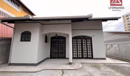 Casa com 2 dormitórios, sendo 1 suíte à venda, 120 m² por R$ 599.000 - Centro - Blumenau/SC