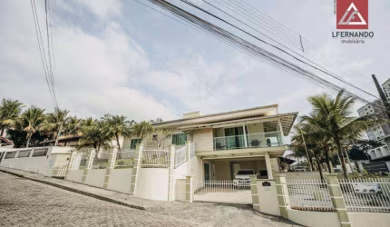 Casa com 4 dormitórios, sendo 1 suíte à venda, 249 m² por R$ 1.249.000 - Água Verde - Blumenau/SC