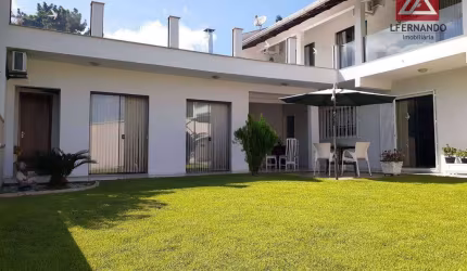 Casa com 3 dormitórios, sendo 1 suíte à venda, 219 m² por R$ 1.400.000 - Centro - Blumenau/SC