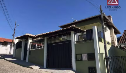 Casa com 3 dormitórios, sendo 1 suíte à venda, 217 m² por R$ 990.000 - Água Verde - Blumenau/SC