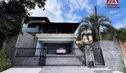 Casa com 3 dormitórios, sendo 1 suíte à venda, 179 m² por R$ 1.550.000 - Escola Agrícola - Blumenau/SC
