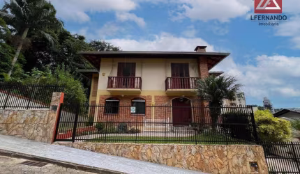 Casa com 4 dormitórios, sendo 2 suítes à venda, 357 m² por R$ 1.300.000 - Vila Nova - Blumenau/SC