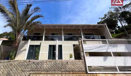 Casa com 3 dormitórios, sendo 2 suítes à venda, 261 m² por R$ 1.900.000 - Escola Agrícola - Blumenau/SC