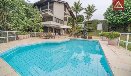 Casa com 3 dormitórios, sendo 2 suítes à venda, 800 m² por R$ 5.200.000 - Garcia - Blumenau/SC