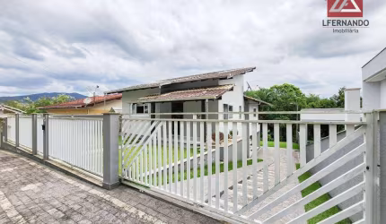 Casa com 3 dormitórios, sendo 1 suíte à venda, 216 m² por R$ 1.300.000 - Escola Agrícola - Blumenau/SC
