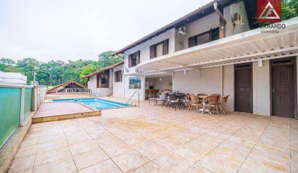 Casa com 4 dormitórios, sendo 2 suítes à venda, 273 m² por R$ 1.550.000 - Água Verde - Blumenau/SC