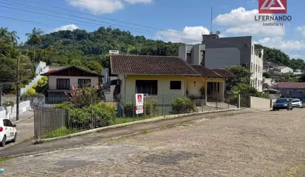 Casa com 6 dormitórios, sendo 2 suítes à venda, 261 m² por R$ 1.200.000 - Água Verde - Blumenau/SC
