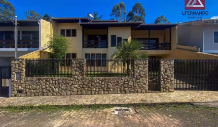 Casa com 3 dormitórios, sendo 1 suíte à venda, 291 m² por R$ 849.000 - Garcia - Blumenau/SC