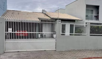 Casa com 3 dormitórios à venda, 156 m² por R$ 890.000,00 - Itacolomi - Balneário Piçarras/SC