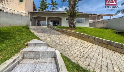 Casa com 3 dormitórios, sendo 1 suíte à venda, 180 m² por R$ 798.000 - Fortaleza - Blumenau/SC