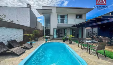 Casa com 6 dormitórios, sendo 2 suítes à venda, 540 m² por R$ 3.980.000 - Centro - Balneário Piçarras/SC
